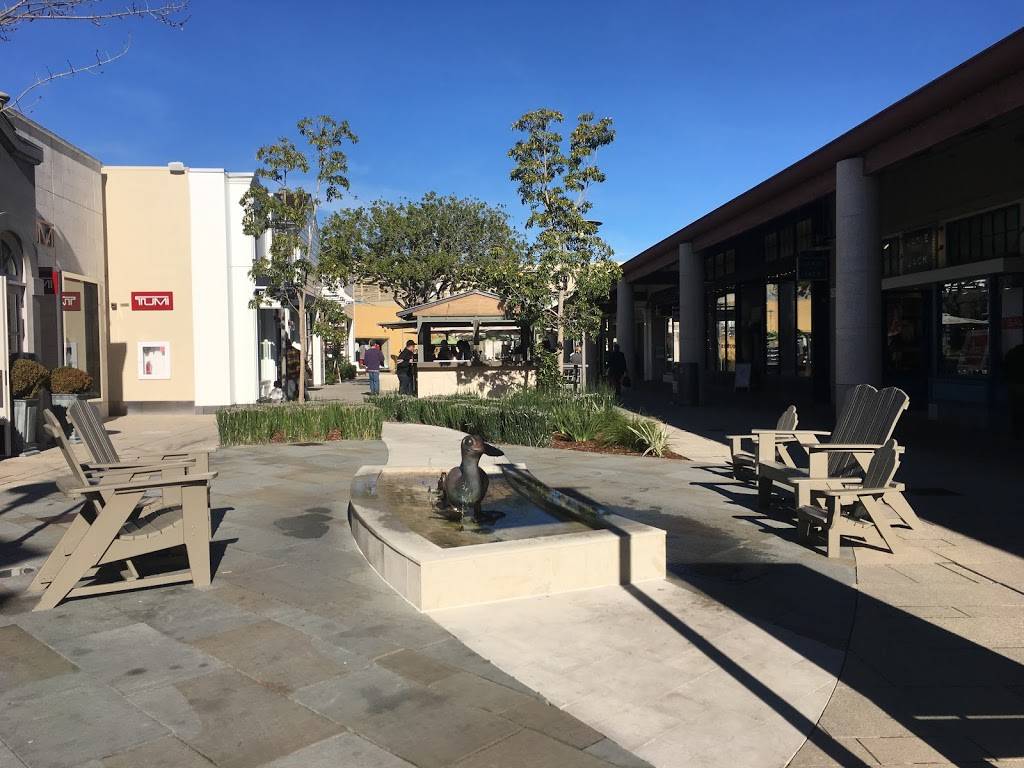 Stangs Hot Dogs & Sausages | restaurant | 1618 Redwood Hwy, Corte Madera, CA 94925, USA | 4152505613 OR +1 415-250-5613