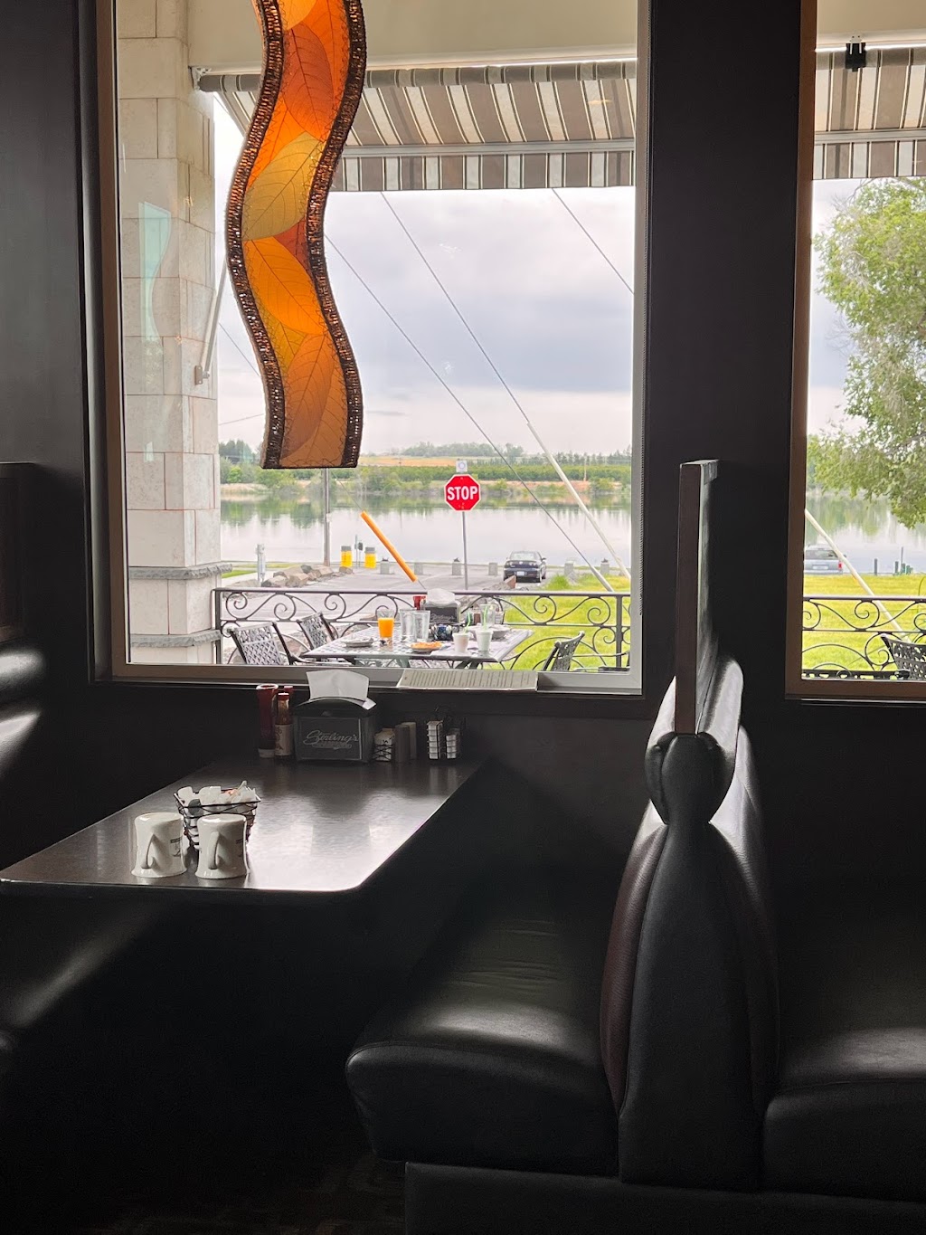 Sterlings Famous Steak Seafood & Salad Bar - On The River | restaurant | 890 George Washington Way, Richland, WA 99352, USA | 5099431588 OR +1 509-943-1588