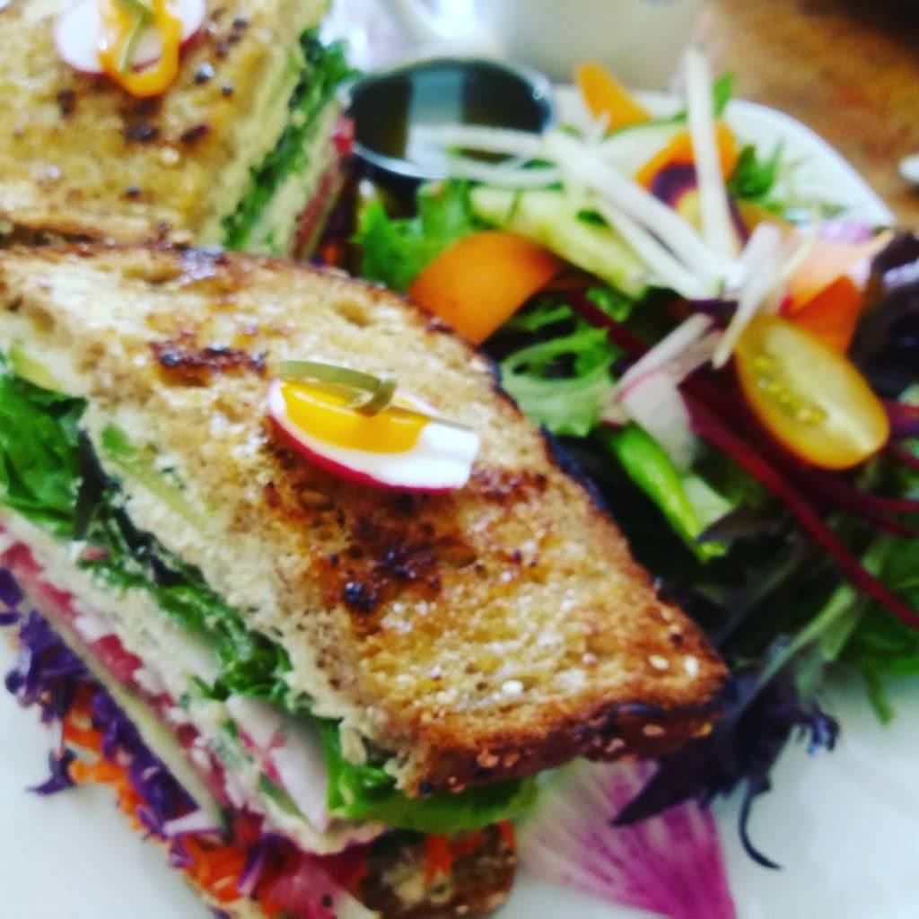 Bluefront Cafe | cafe | 3420, 86 W Maple St, Sturgeon Bay, WI 54235, USA | 9207439218 OR +1 920-743-9218