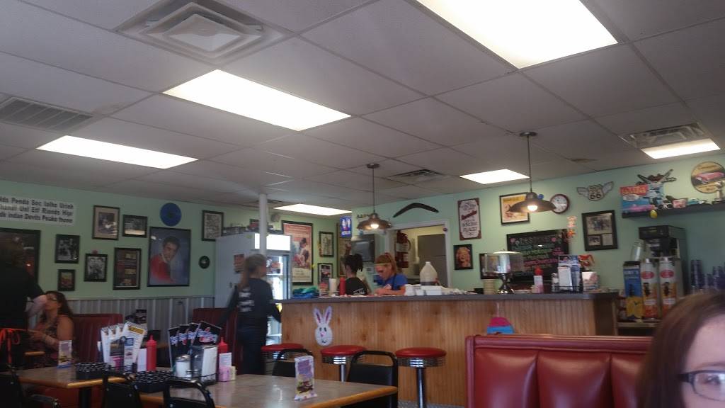 Boomarang Diner | restaurant | 2400 Main St, Choctaw, OK 73020, USA | 4053904455 OR +1 405-390-4455