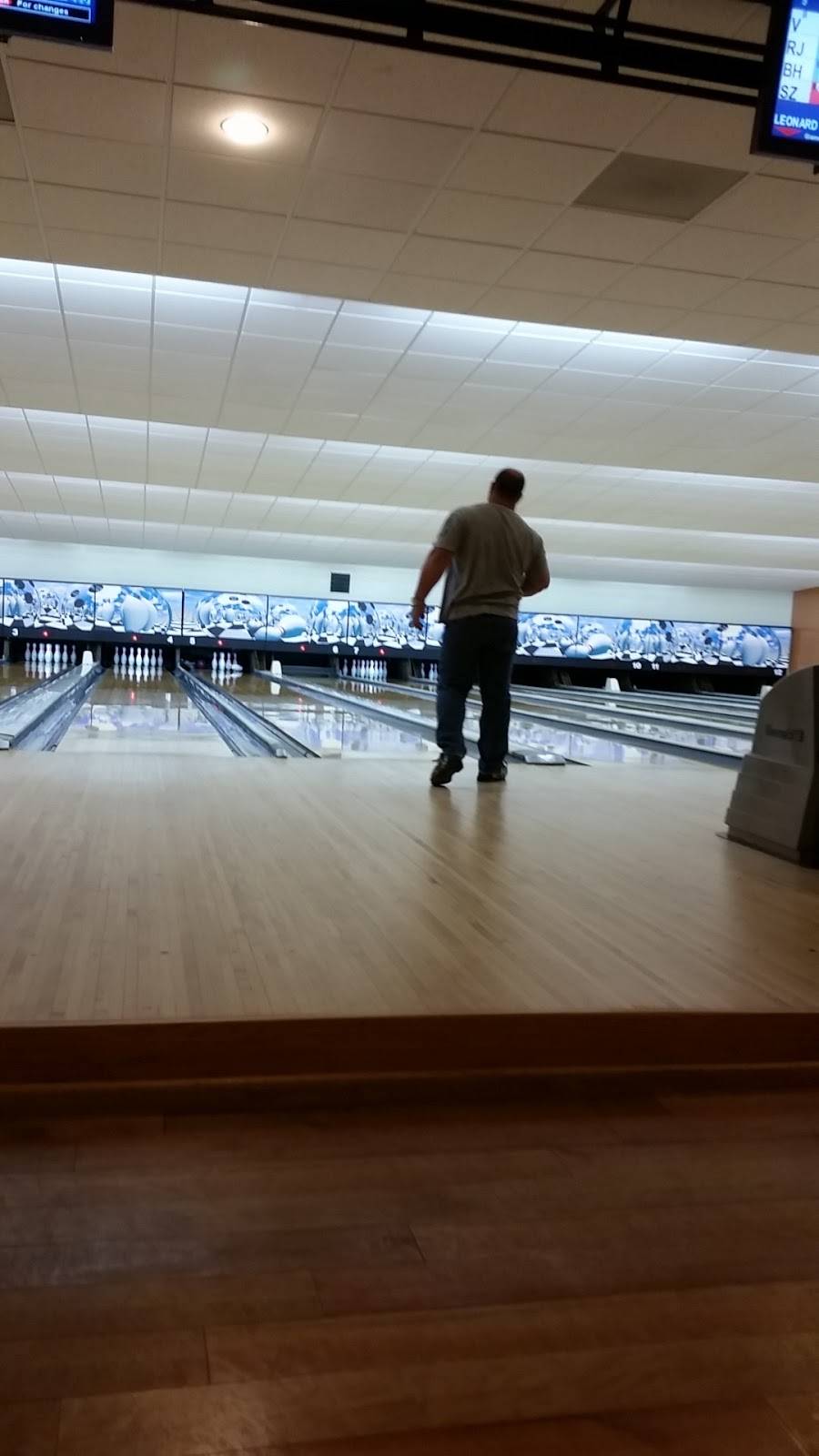 Spare Time Bowling Center | restaurant | 2850 William St, Cheektowaga, NY 14227, USA | 7168938930 OR +1 716-893-8930