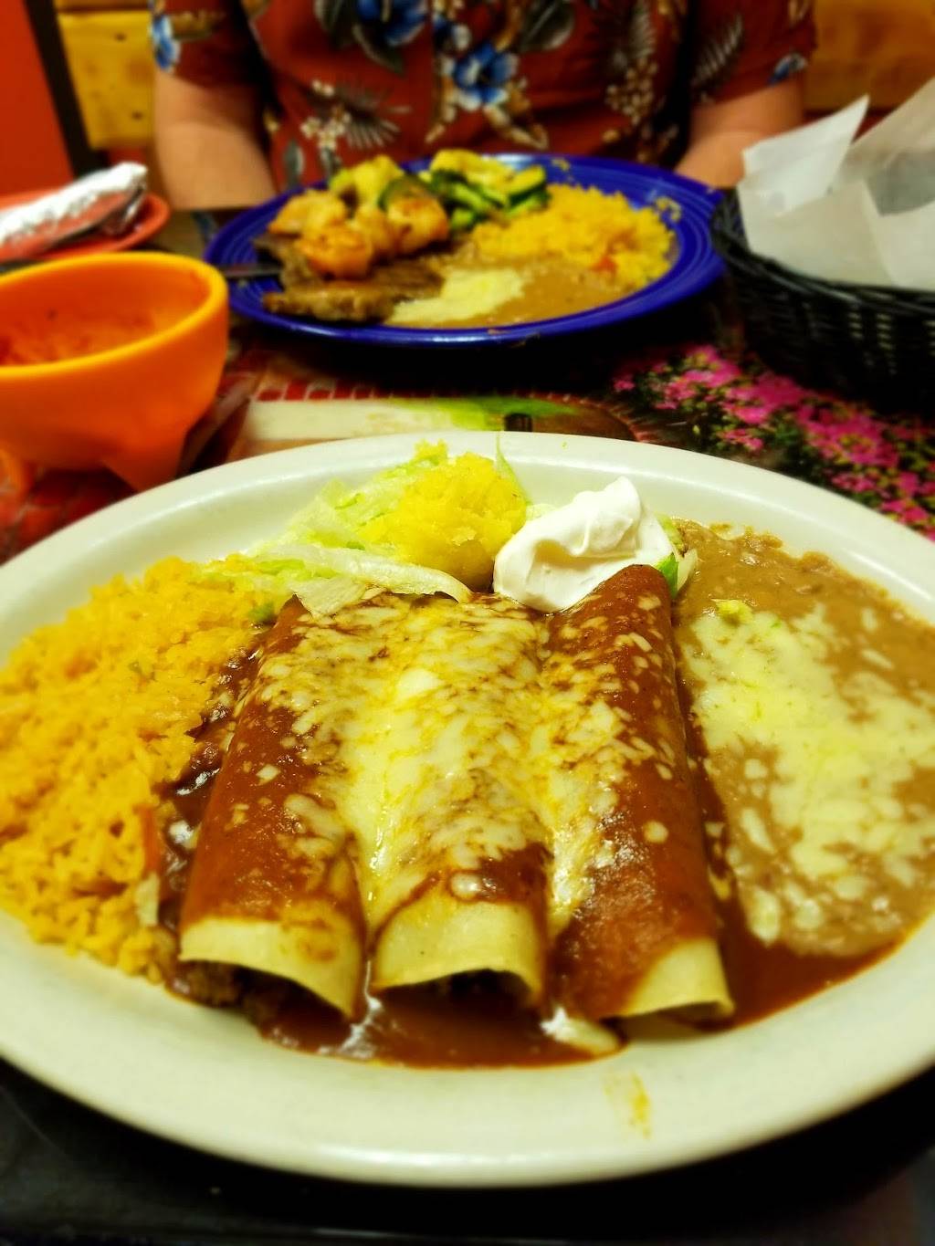 Chimis Fresh Mex | restaurant | 12480 St Charles Rock Rd, Bridgeton, MO 63044, USA | 3148017916 OR +1 314-801-7916
