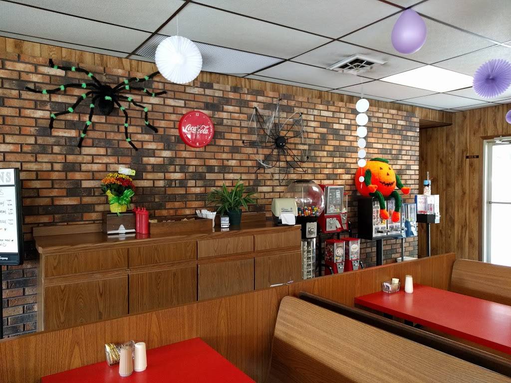 Gordons Drive-In Restaurant | restaurant | 122 W Commercial St, Mazomanie, WI 53560, USA | 6087952330 OR +1 608-795-2330
