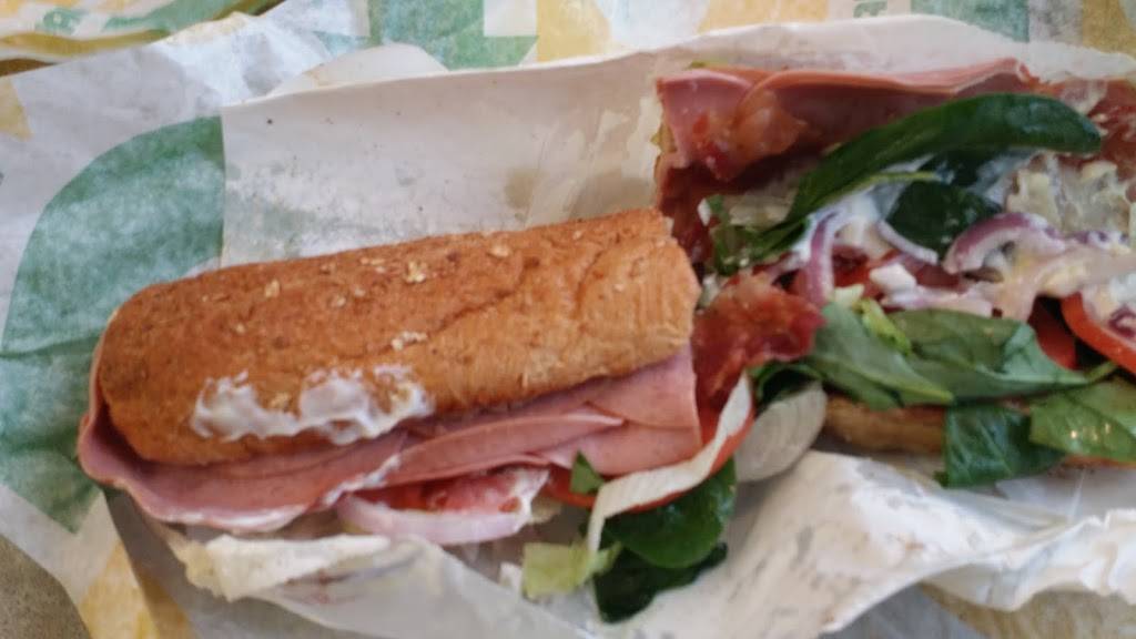 Subway | restaurant | 310 E Hwy 50, OFallon, IL 62269, USA | 6186247026 OR +1 618-624-7026
