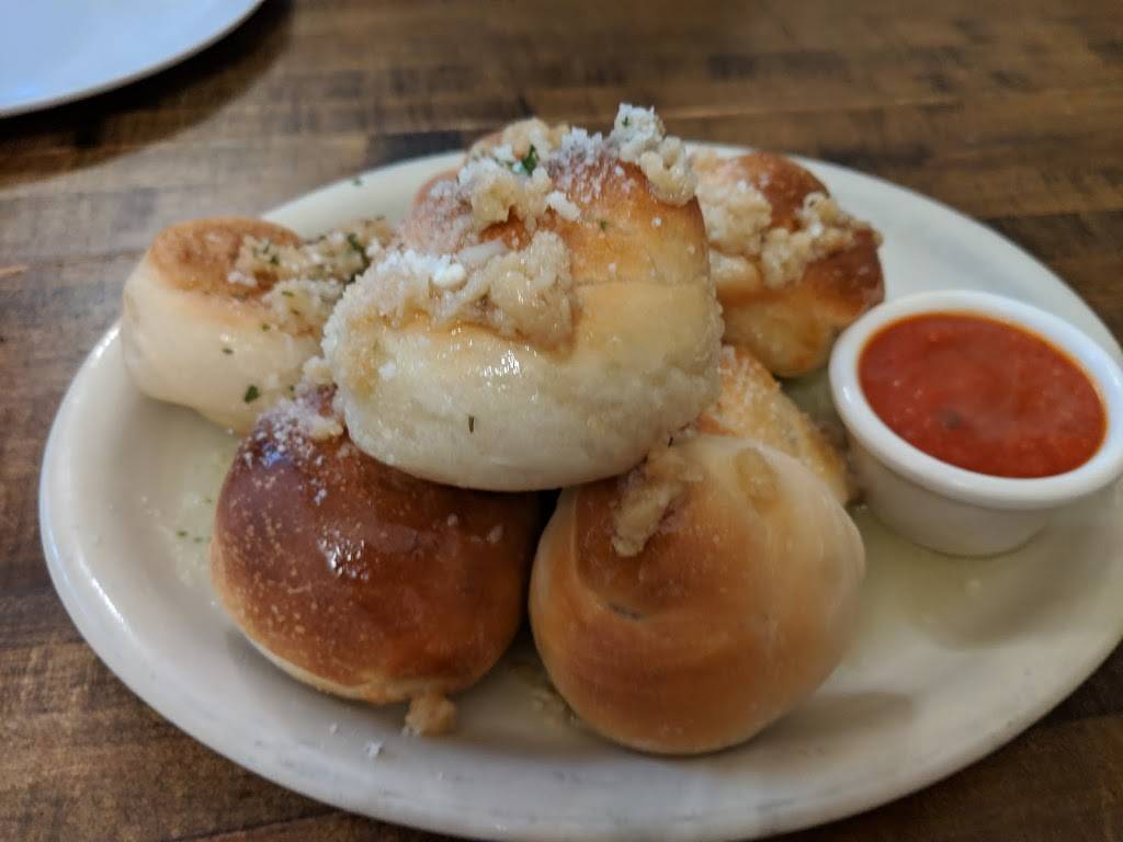 Scorpios Italian Eatery & Pizzeria | restaurant | 2742 Elkcam Blvd, Deltona, FL 32738, USA | 4073289919 OR +1 407-328-9919