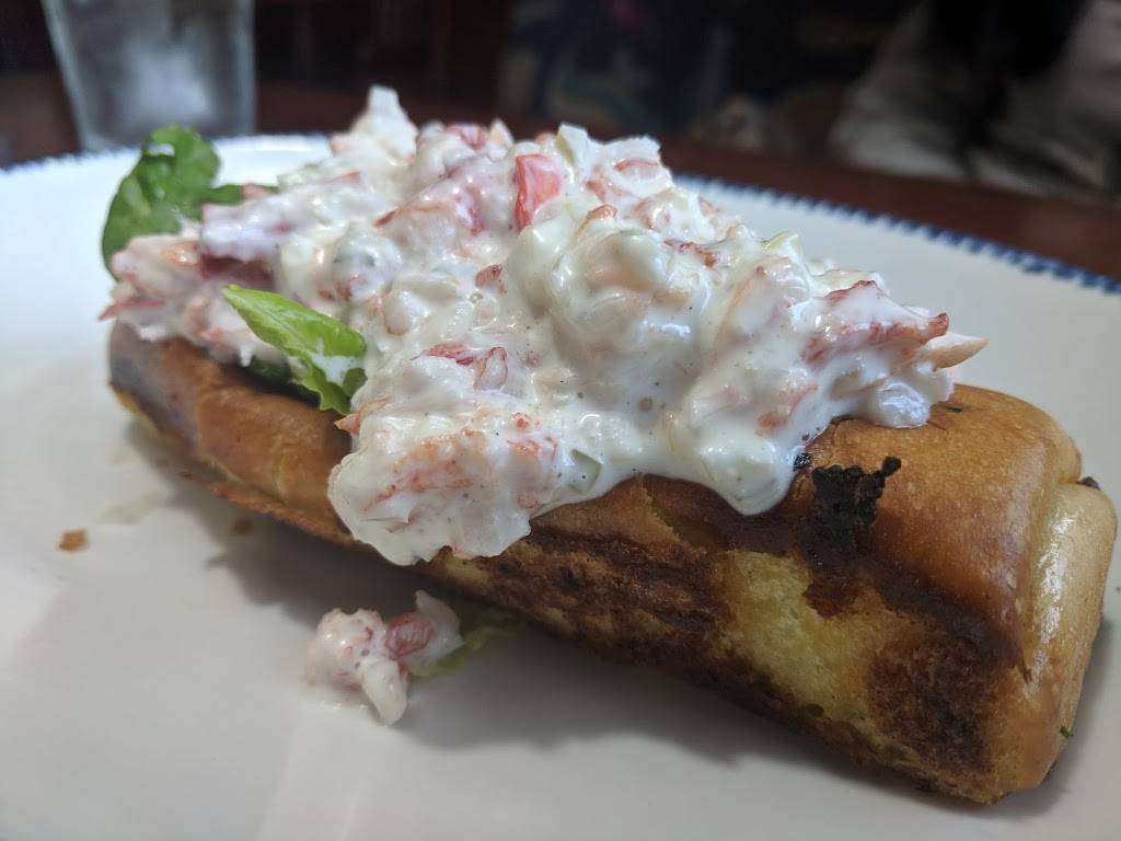 Red Lobster | restaurant | 3333 WI-16, La Crosse, WI 54601, USA | 6087810300 OR +1 608-781-0300