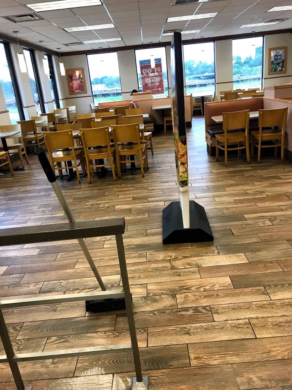 Wendys | restaurant | 5900 Roeland Dr, Mission, KS 66205, USA | 9133842582 OR +1 913-384-2582