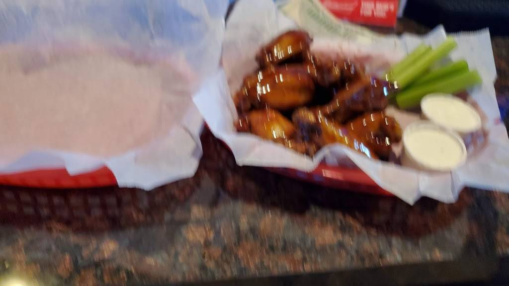 Opinions Lounge | restaurant | 19201 Cortez Blvd, Brooksville, FL 34601, USA | 3527972825 OR +1 352-797-2825