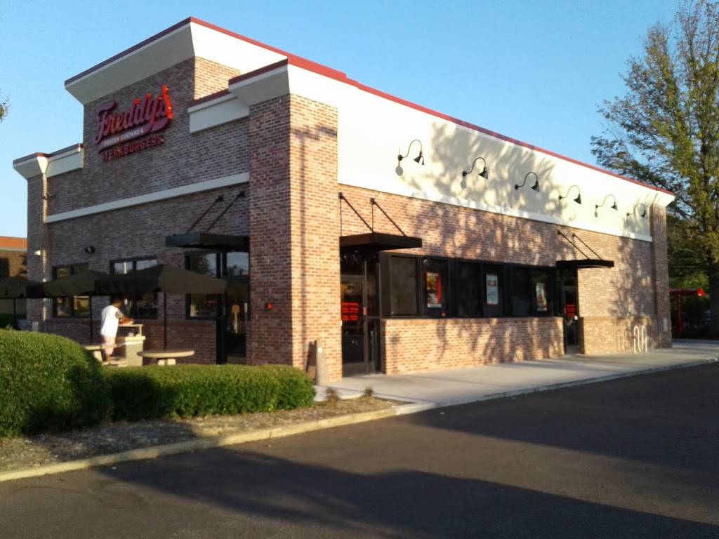 Freddys Frozen Custard & Steakburgers | restaurant | 849 W Poplar Ave, Collierville, TN 38017, USA | 9012217117 OR +1 901-221-7117