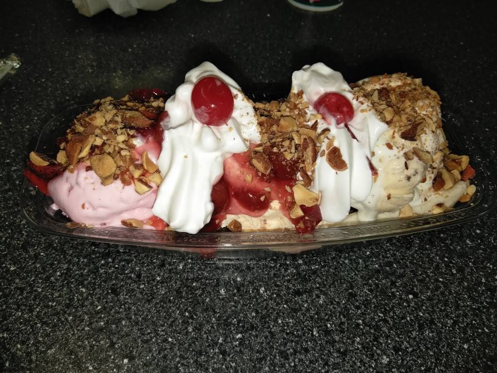 Braums Ice Cream & Burger Restaurant | restaurant | 100 N University Dr, Fort Worth, TX 76107, USA | 8173389072 OR +1 817-338-9072