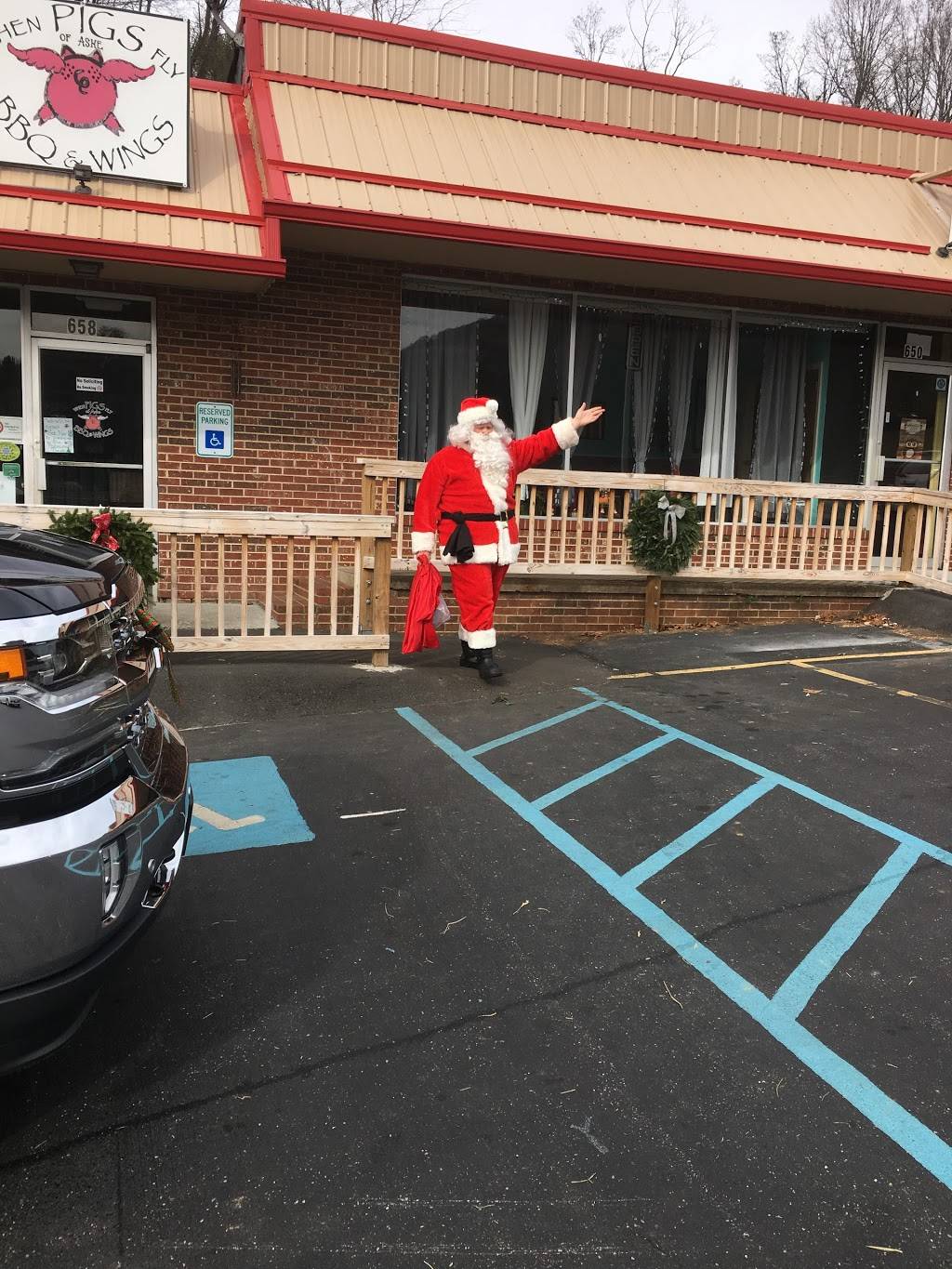 Kristin’s Hook’d On Smoke (food truck) | restaurant | 505 S Jefferson Ave, West Jefferson, NC 28694, USA | 3369770657 OR +1 336-977-0657