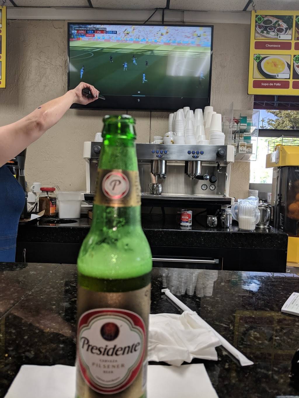 El Faro Latin Cafe | restaurant | 5305 NW 79th Ave, Miami, FL 33166, USA | 3059943276 OR +1 305-994-3276