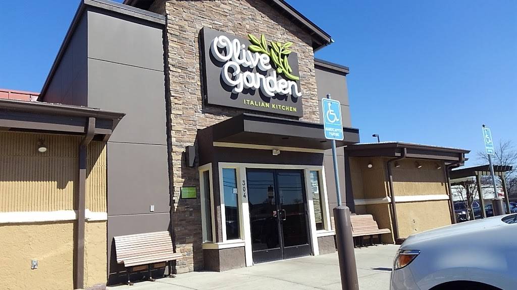 Olive Garden Italian Restaurant | meal takeaway | 304 W McGalliard Rd, Muncie, IN 47303, USA | 7652870450 OR +1 765-287-0450