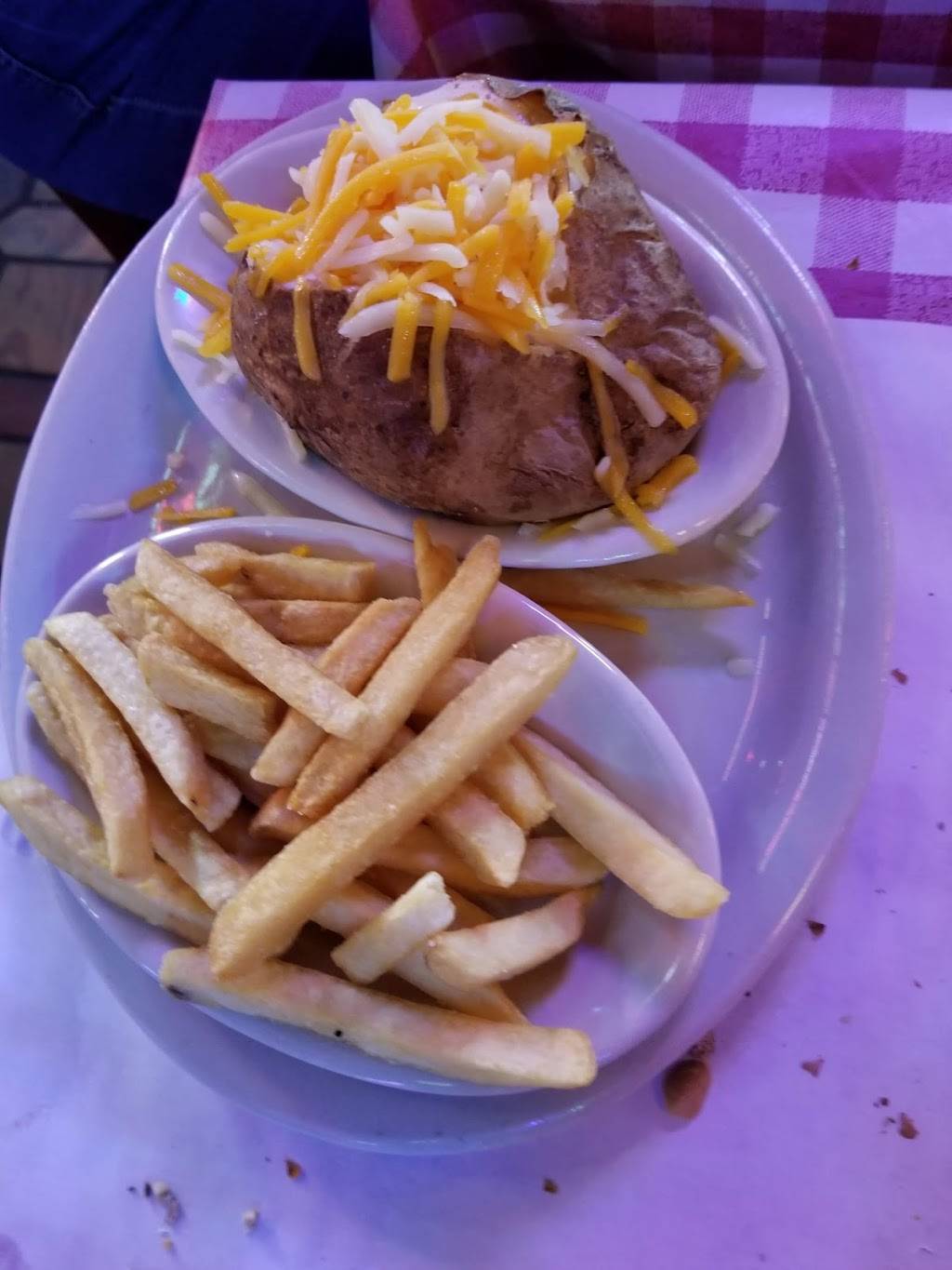 Codys Original Roadhouse | restaurant | 39870 US-19, Tarpon Springs, FL 34689, USA | 7279371022 OR +1 727-937-1022