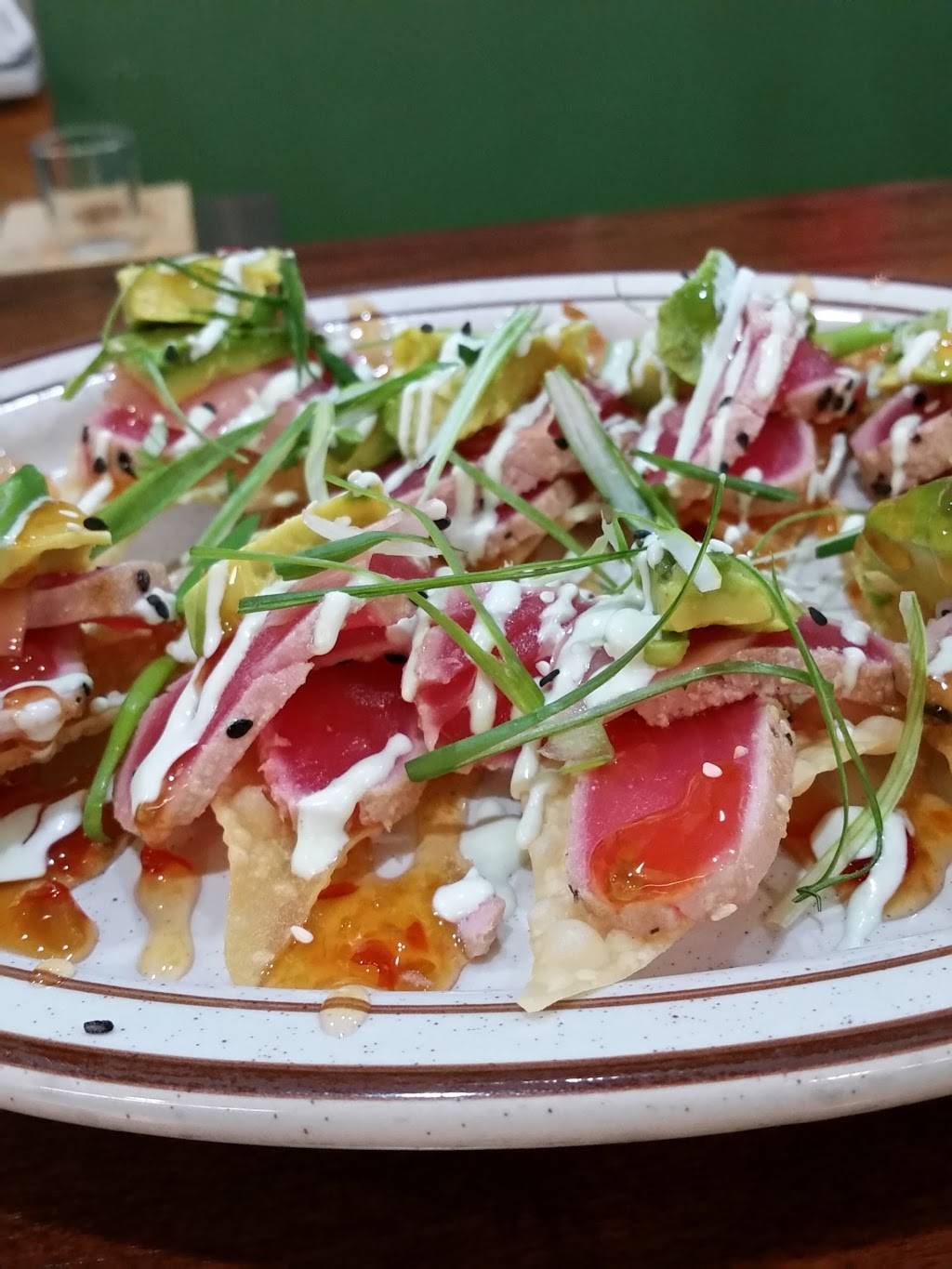 Hornets Nest Grille | restaurant | 9876 Main St, Damascus, MD 20872, USA | 3012533707 OR +1 301-253-3707