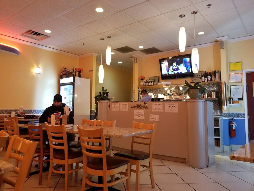 Pho Royal | restaurant | 46839 Maple Leaf Pl #145, Sterling, VA 20164, USA | 7034444778 OR +1 703-444-4778