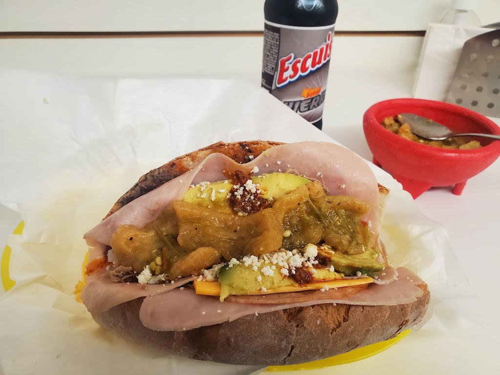 Tortas De La Barda Titos | restaurant | 2918 Santa Ursula Ave Suite C, Laredo, TX 78040, USA | 9566284048 OR +1 956-628-4048