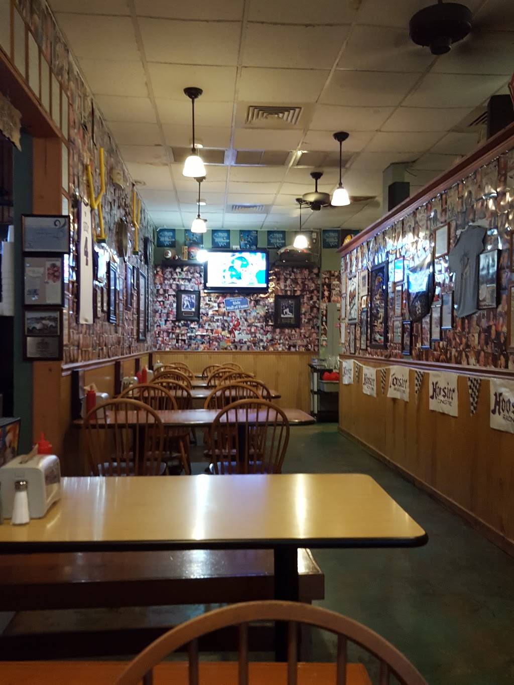 Cousin Vinnies Family Sports Restaurant | restaurant | 10700 US-441 #101, Leesburg, FL 34788, USA | 3522532442 OR +1 352-253-2442