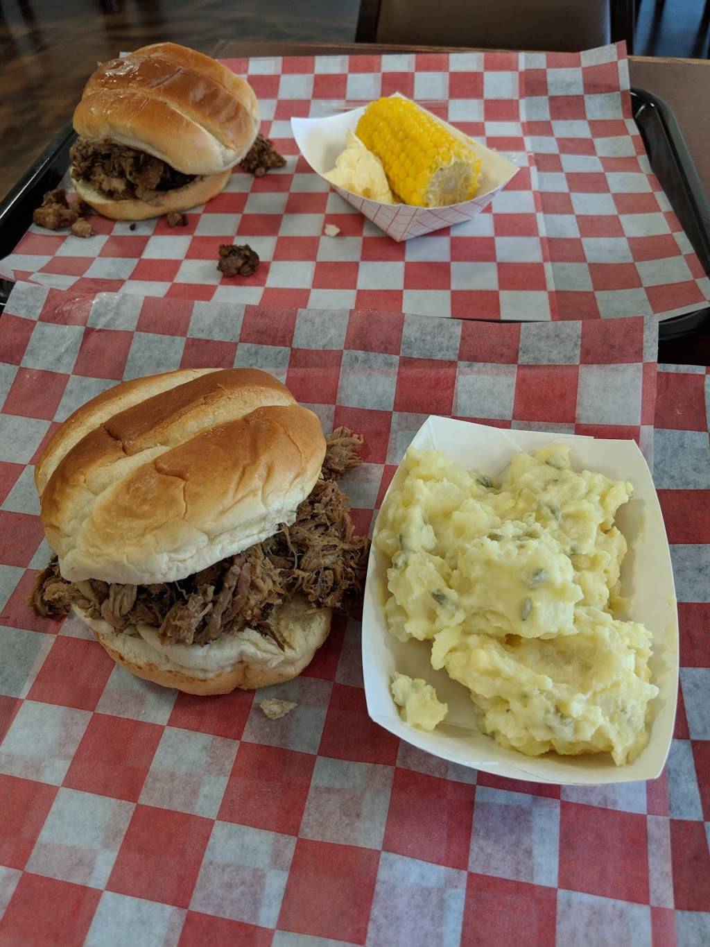 Boss Hogs BBQ | restaurant | 314 W 8th Ave, Winfield, KS 67156, USA | 6204022972 OR +1 620-402-2972