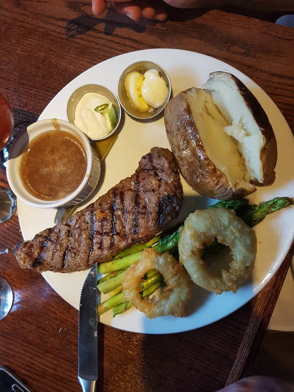 Earl & Angelos | restaurant | 182 Front St, Belleville, ON K8N 2Y7, Canada | 6139621182 OR +1 613-962-1182