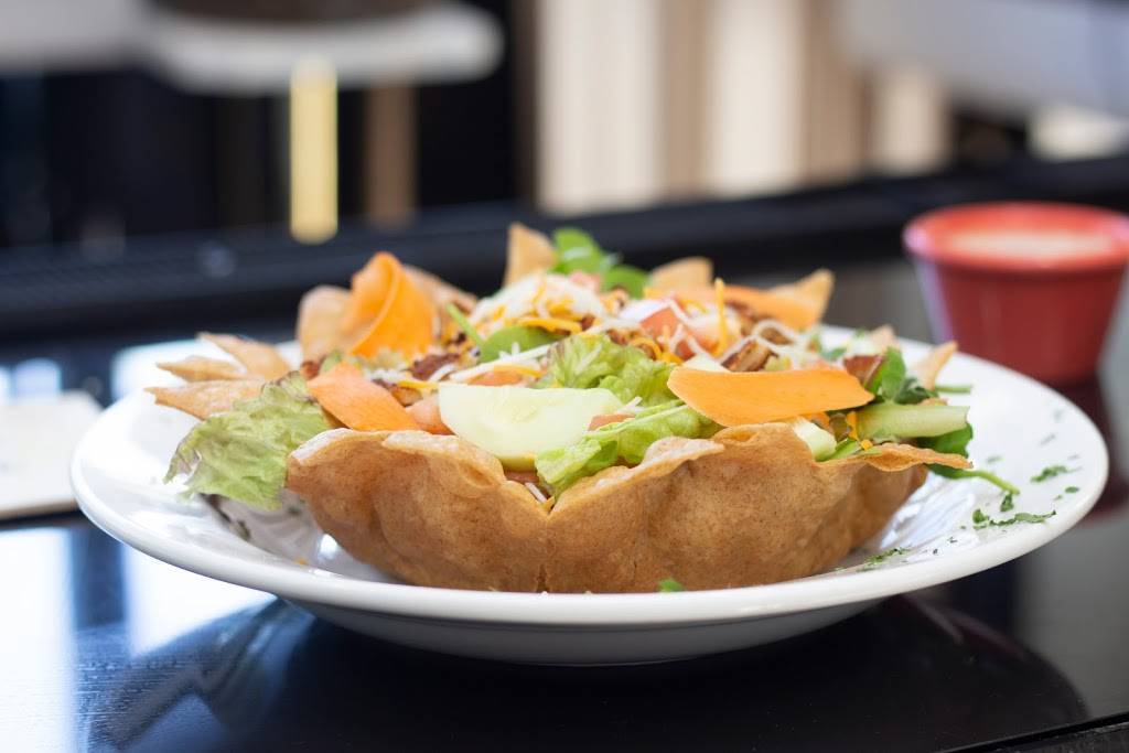 Seaside Bar & Grill | restaurant | 134 Pennyfield Ave, The Bronx, NY 10465, USA | 7186846485 OR +1 718-684-6485