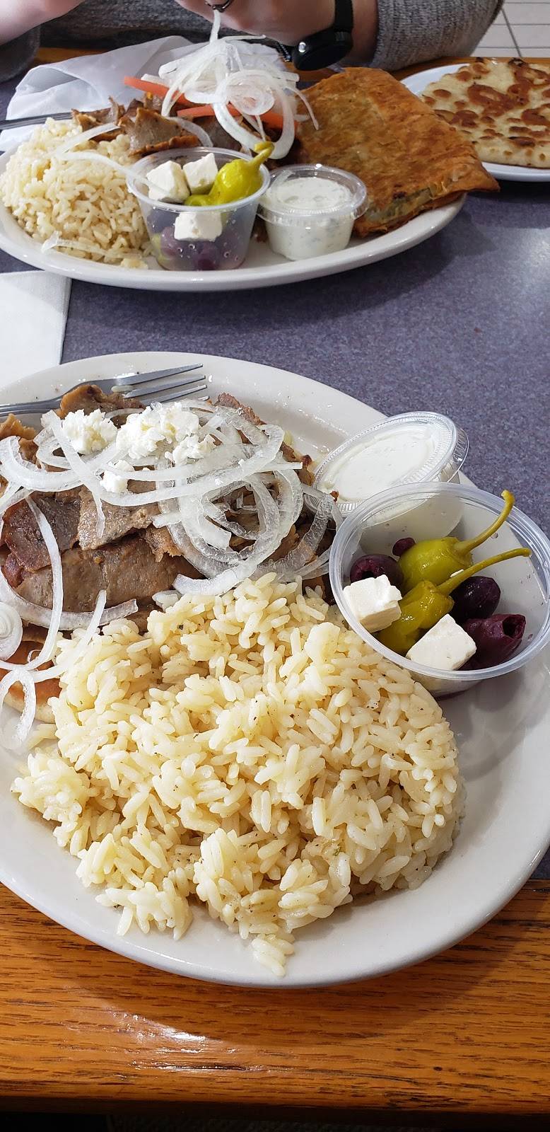 Alpha Gyros Plus | restaurant | 1907 S Calhoun Rd, New Berlin, WI 53151, USA | 2627847488 OR +1 262-784-7488