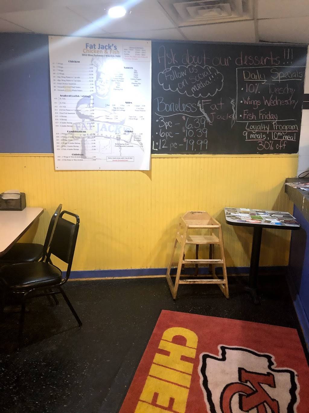 Fat Jacks Chicken & Fish | restaurant | 5912 Blue Pkwy, Kansas City, MO 64129, USA | 8162167686 OR +1 816-216-7686