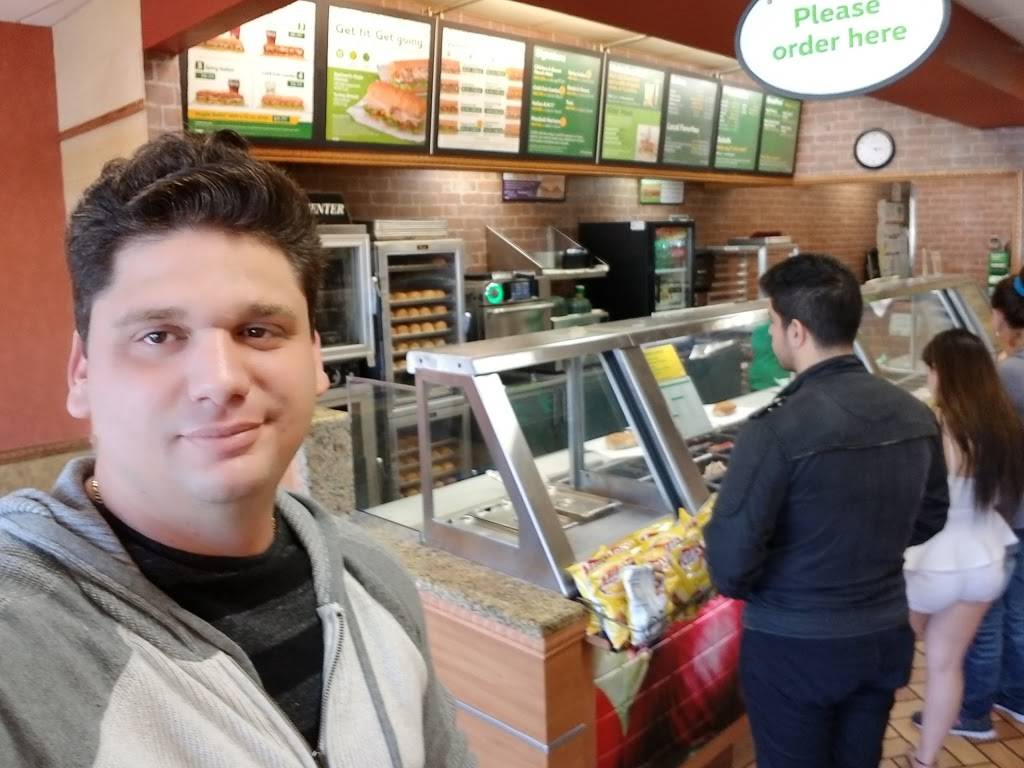 Subway | restaurant | 1954 E Osceola Pkwy, Kissimmee, FL 34743, USA | 4073485557 OR +1 407-348-5557