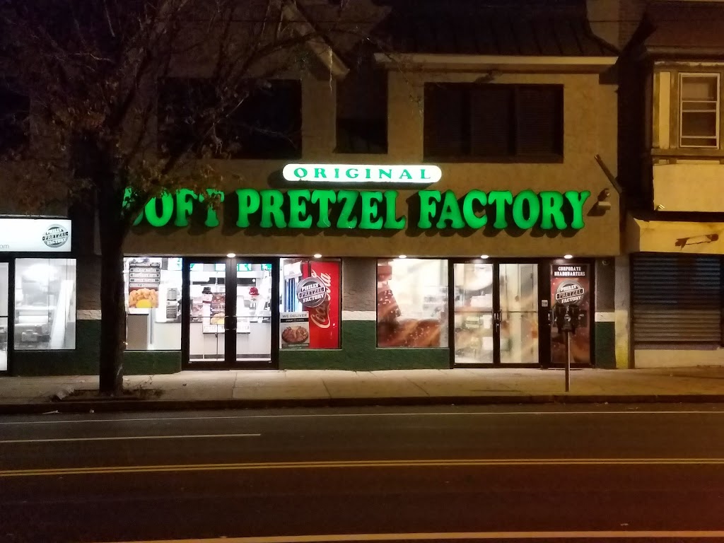 Philly Pretzel Factory | bakery | 7366 Frankford Ave, Philadelphia, PA 19136, USA | 2153385433 OR +1 215-338-5433
