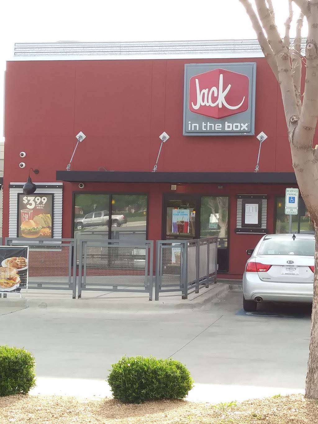 Jack in the Box | restaurant | 1001 South Fwy, Fort Worth, TX 76104, USA | 8178109384 OR +1 817-810-9384