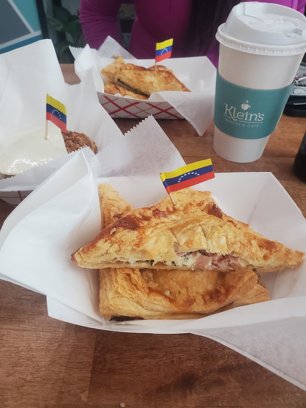 Klein’s Bakery & Cafe | bakery | 426 W Diversey Pkwy, Chicago, IL 60614, USA | 7739048292 OR +1 773-904-8292