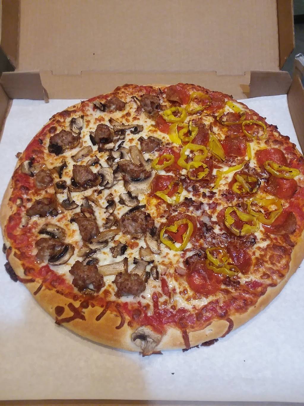 Roccos Pizza | restaurant | 2008 East Ave, Akron, OH 44314, USA | 3307454441 OR +1 330-745-4441