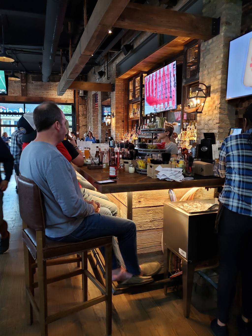 Pierce Tavern | restaurant | 5135 Main St, Downers Grove, IL 60515, USA | 6308695333 OR +1 630-869-5333