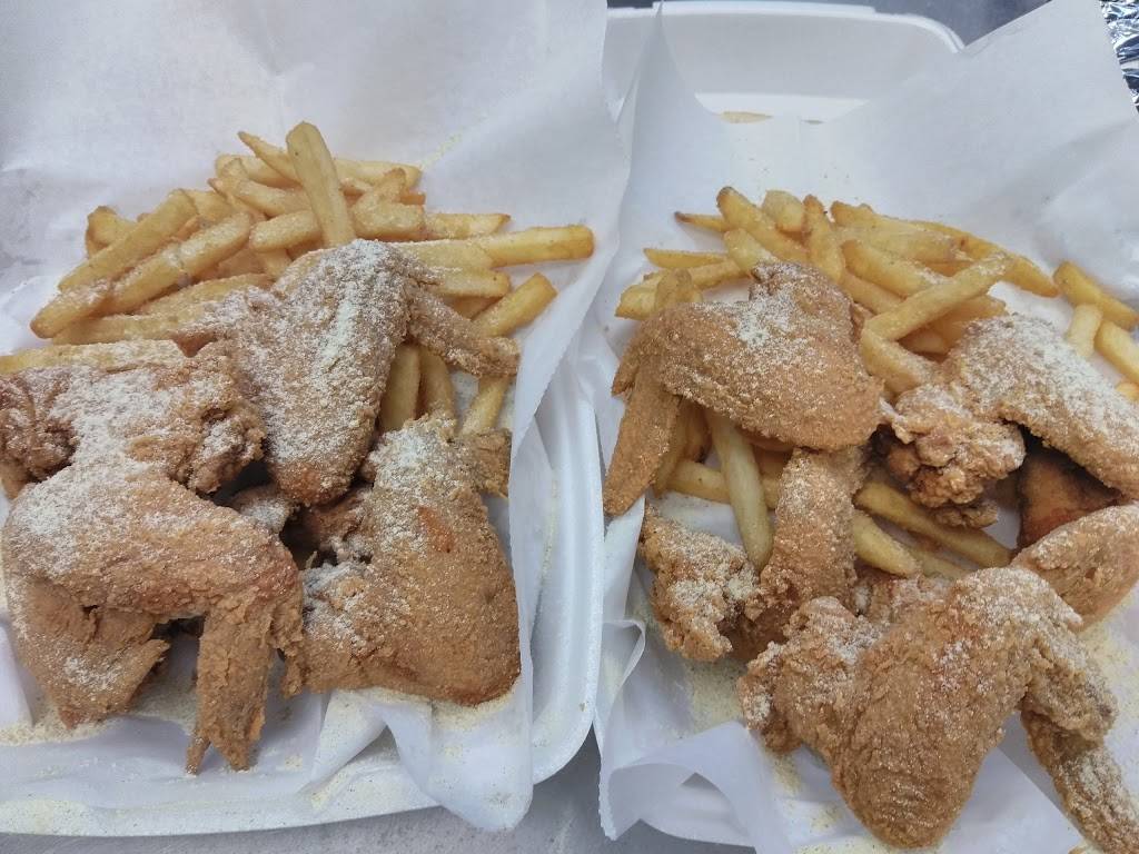 Sharks Fish and Chicken | restaurant | 510 W Lincoln Hwy, Merrillville, IN 46410, USA | 2194720608 OR +1 219-472-0608