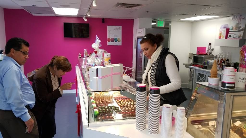 Le Macaron French Pastries | bakery | 2907 Carlsbad Blvd, Carlsbad, CA 92008, USA | 8582318216 OR +1 858-231-8216