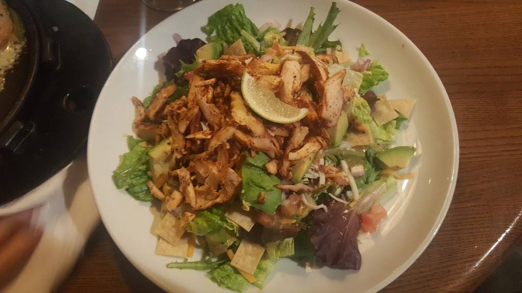 TGI Fridays | restaurant | 302 W Army Trail Rd, Bloomingdale, IL 60108, USA | 6303078126 OR +1 630-307-8126