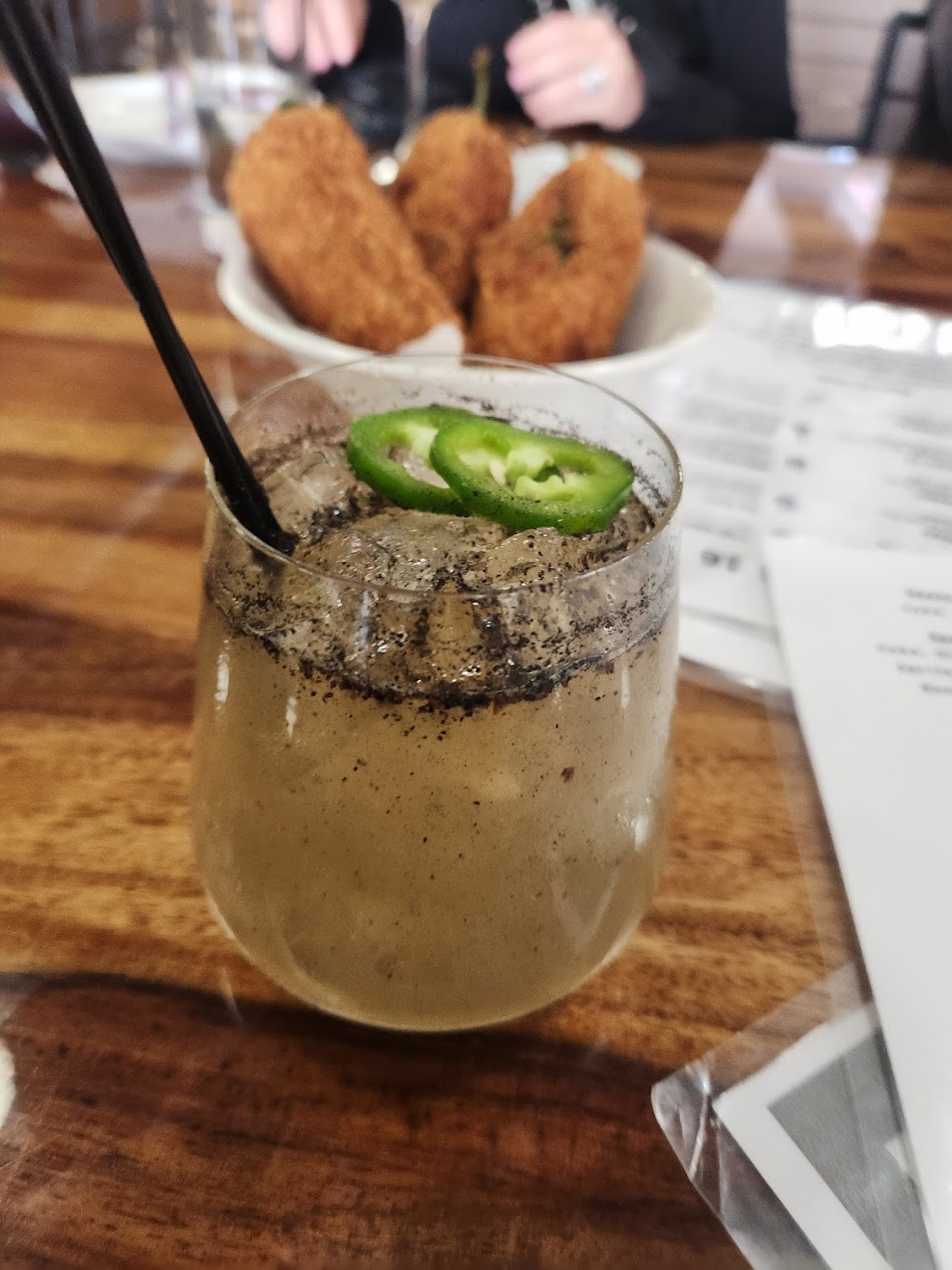 The Socialite Crafthouse & Kitchen | restaurant | 77 Jefferson St, San Francisco, CA 94133, USA | 4156553856 OR +1 415-655-3856