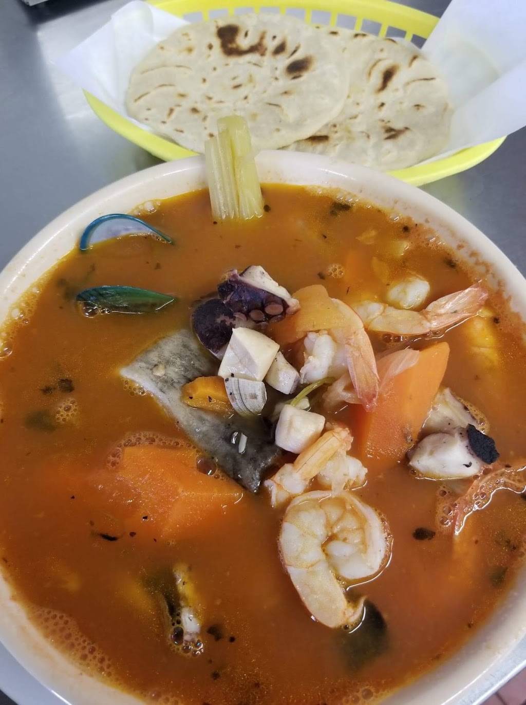 Mariscos Las Quince Letras | restaurant | 7344 Van Nuys, CA 91405, USA | 8189885140 OR +1 818-988-5140