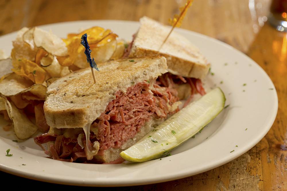 The Curragh Irish Pub | restaurant | 6705 N Northwest Hwy, Chicago, IL 60631, USA | 7737746170 OR +1 773-774-6170