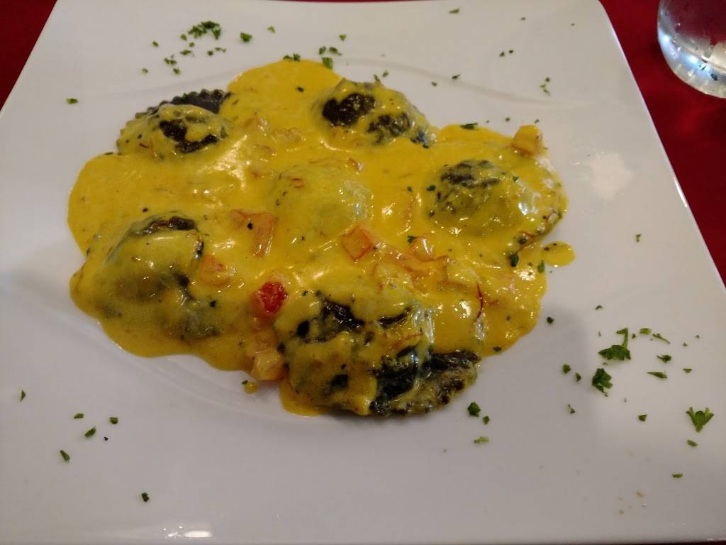 Red Carpet Italian Restaurant | restaurant | 3438 SW 8th St, Miami, FL 33135, USA | 3055294220 OR +1 305-529-4220