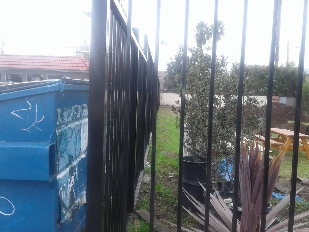 Fabulous Burgers | restaurant | 1315 Centinela Ave, Inglewood, CA 90302, USA | 3106716648 OR +1 310-671-6648