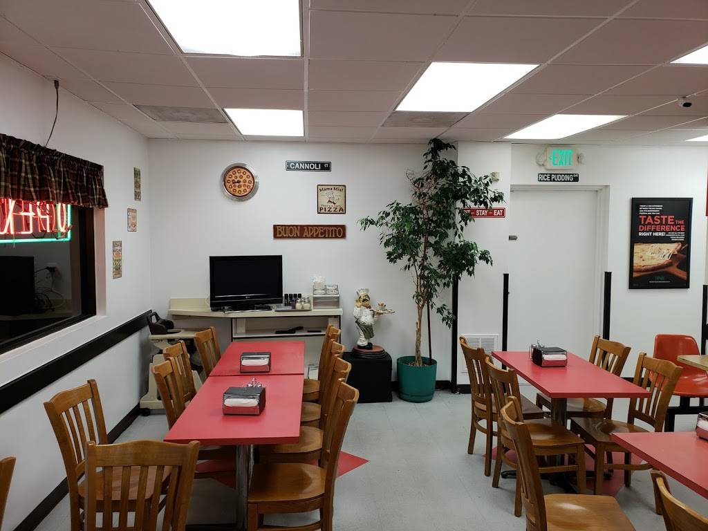 Pippos | restaurant | 3229 Eastern Blvd, Middle River, MD 21220, USA | 4103915678 OR +1 410-391-5678