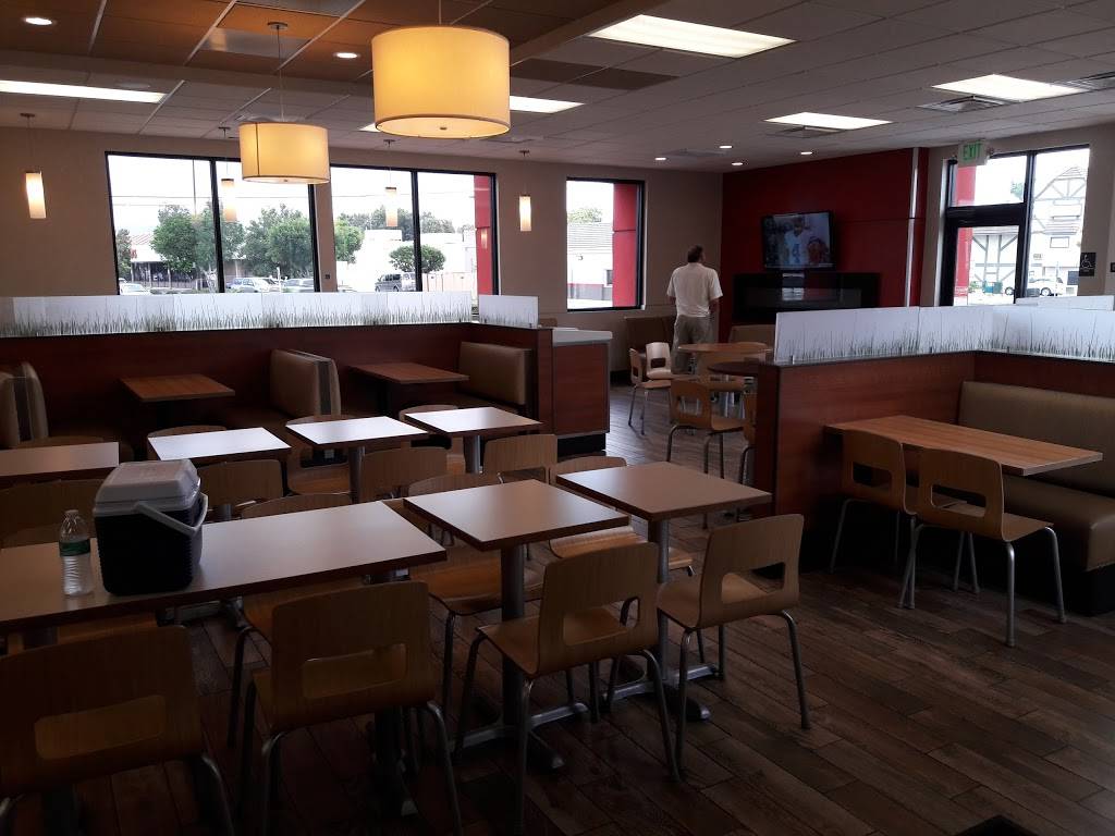 Wendys | restaurant | 13922 Red Hill Ave, Tustin, CA 92780, USA | 7146690871 OR +1 714-669-0871