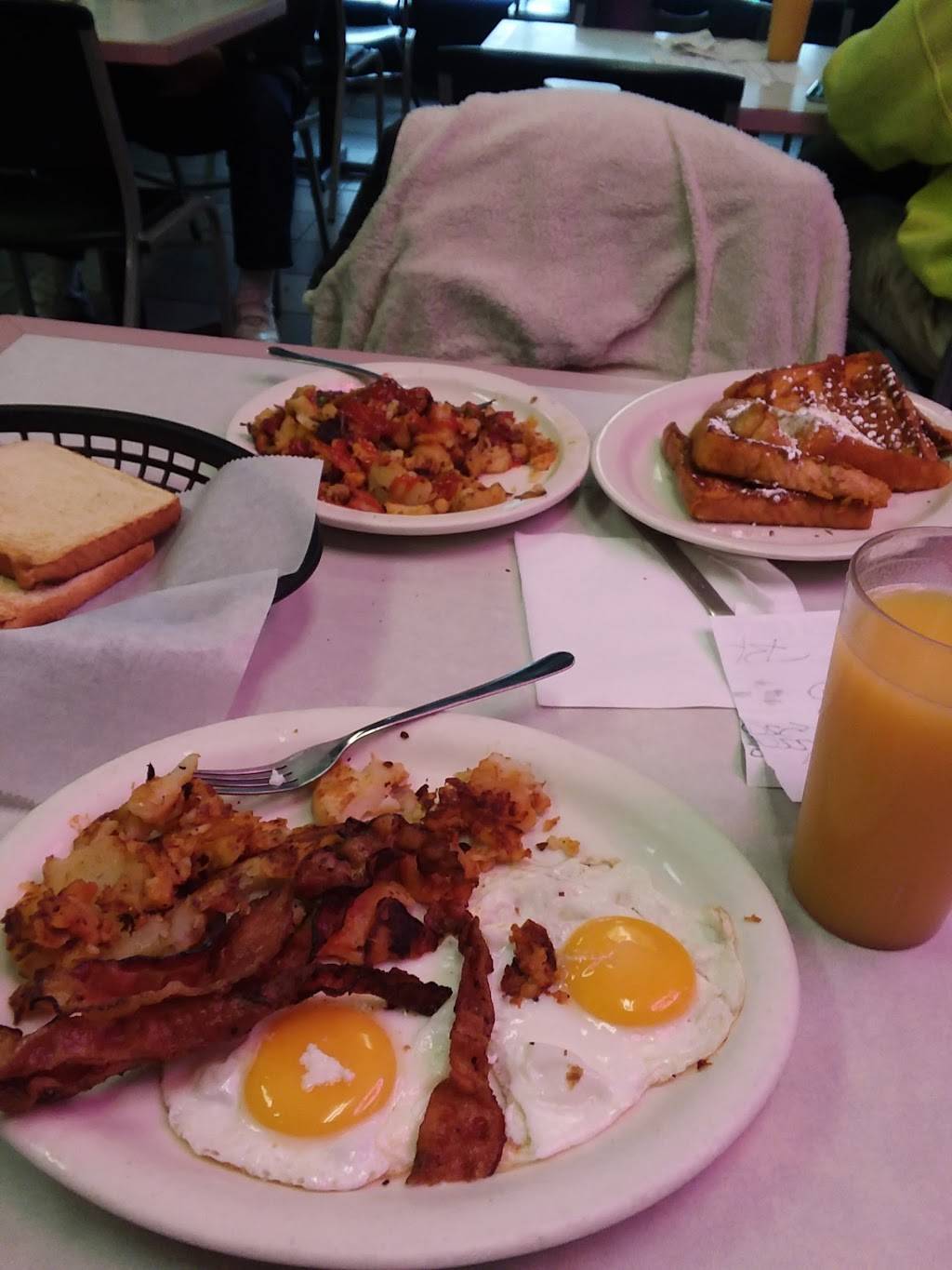 Petes Clown House | restaurant | 3878 Frankford Ave, Philadelphia, PA 19124, USA | 2157441350 OR +1 215-744-1350