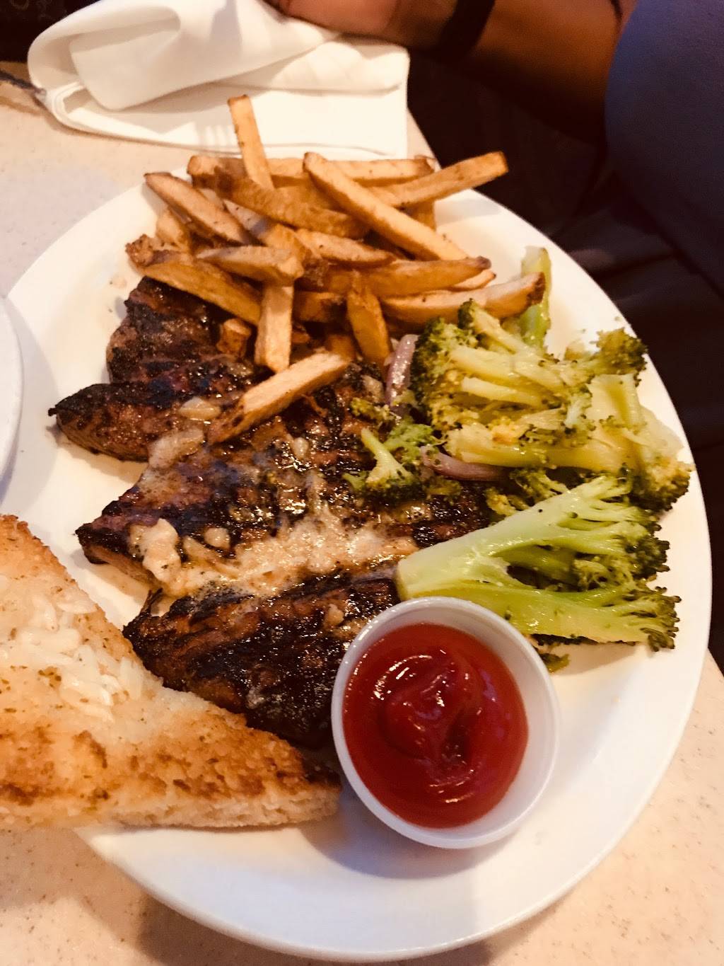 Garlic Brothers Restaurant and Bar | restaurant | 6629 Embarcadero Dr, Stockton, CA 95219, USA | 2094746585 OR +1 209-474-6585