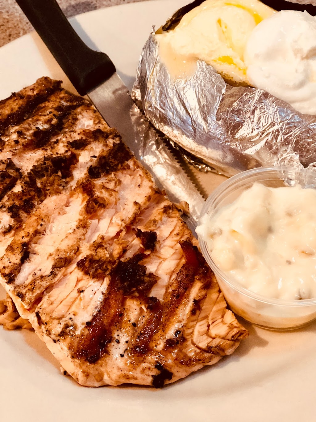 Coach House Restaurant | restaurant | 2401 Broadway St, Quincy, IL 62301, USA | 2172238040 OR +1 217-223-8040