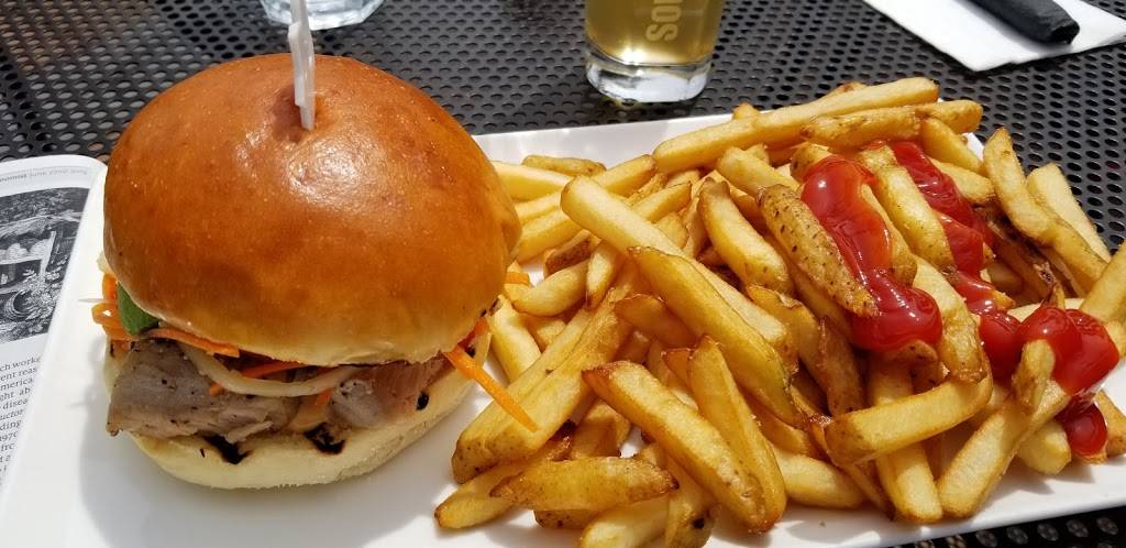 Tin Cup Sports Grill | restaurant | 1540 North Service Rd W, Oakville, ON L6M 4A1, Canada | 9054691441 OR +1 905-469-1441