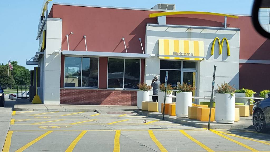 McDonalds | cafe | 824 S Dixie Hwy, Hoopeston, IL 60942, USA | 2172839333 OR +1 217-283-9333