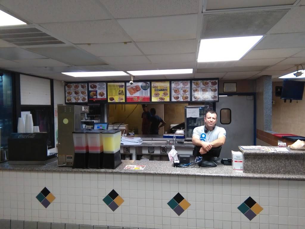 Hook Fish & Chicken | restaurant | 1340 E University Ave, Gainesville, FL 32641, USA | 3525050300 OR +1 352-505-0300