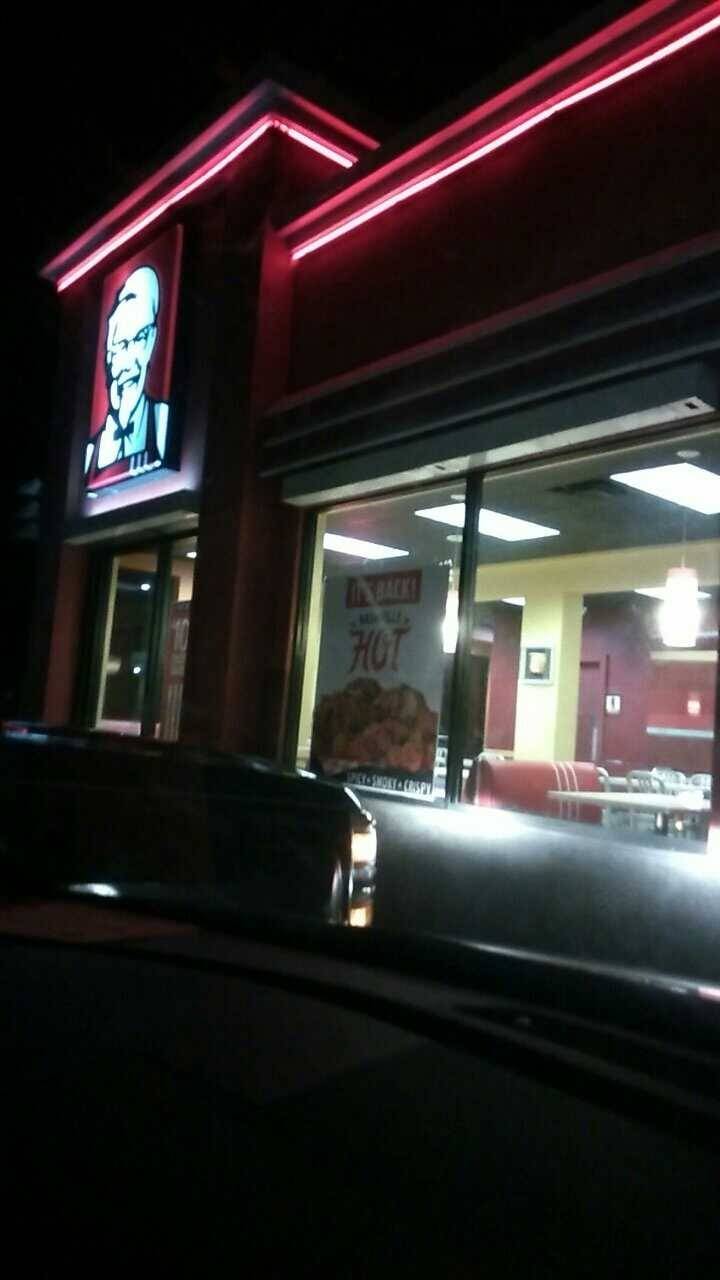 KFC | restaurant | 4336 Palm Beach Blvd, Fort Myers, FL 33905, USA | 2396942145 OR +1 239-694-2145
